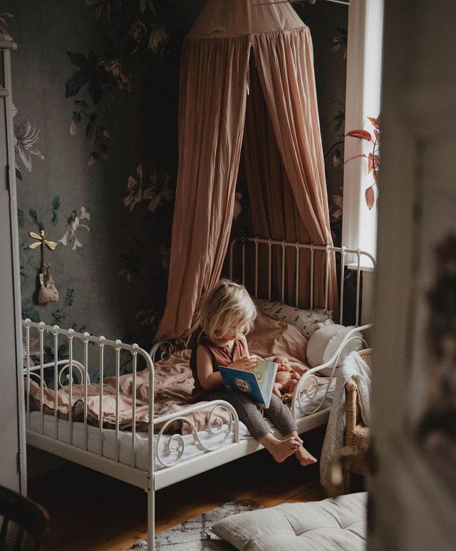 住进鲜花簇拥的家,浅浅色调,植物阳光把春意留在家里,心情轻快