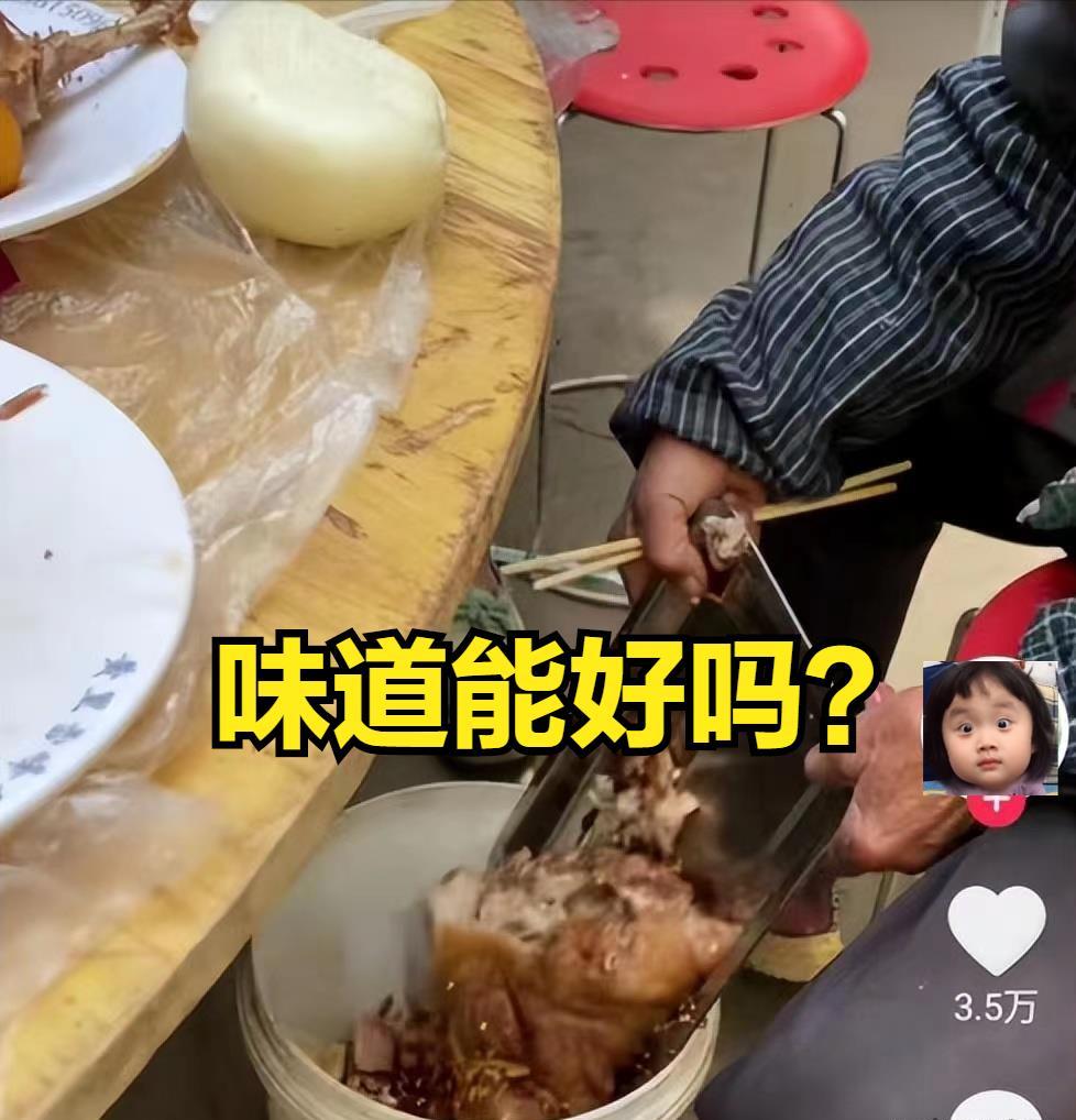 喜宴刚开席,老太将整盘菜倒入桶,女子摔筷子,同桌人竖大拇指
