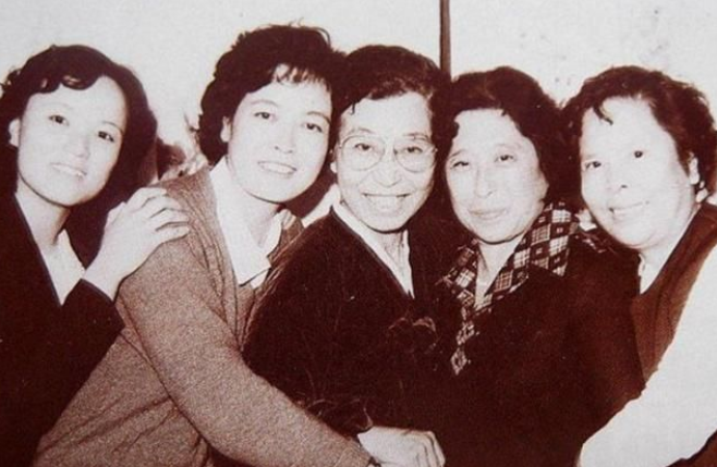 杨雅琴|两段婚姻失败杨雅琴备受打击,弥留之际最放不下女儿最后无奈离去