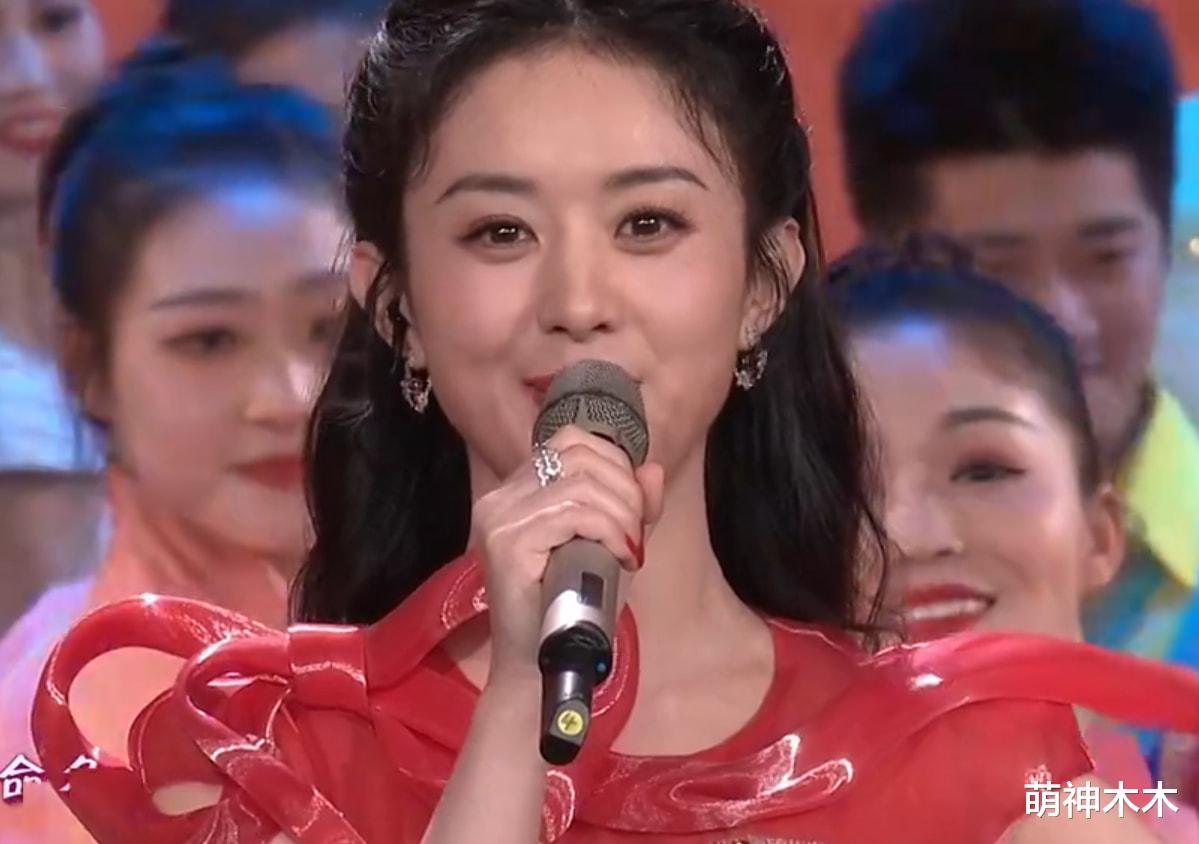 春晚|赵丽颖首次登春晚太紧张,熬到零点登台差点脱妆,台下犯困太逗趣