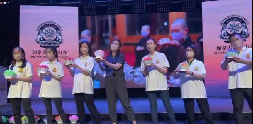 穿衣搭配|王祖贤的衣品很不错，休闲穿搭还是很美，看近照也那么年轻