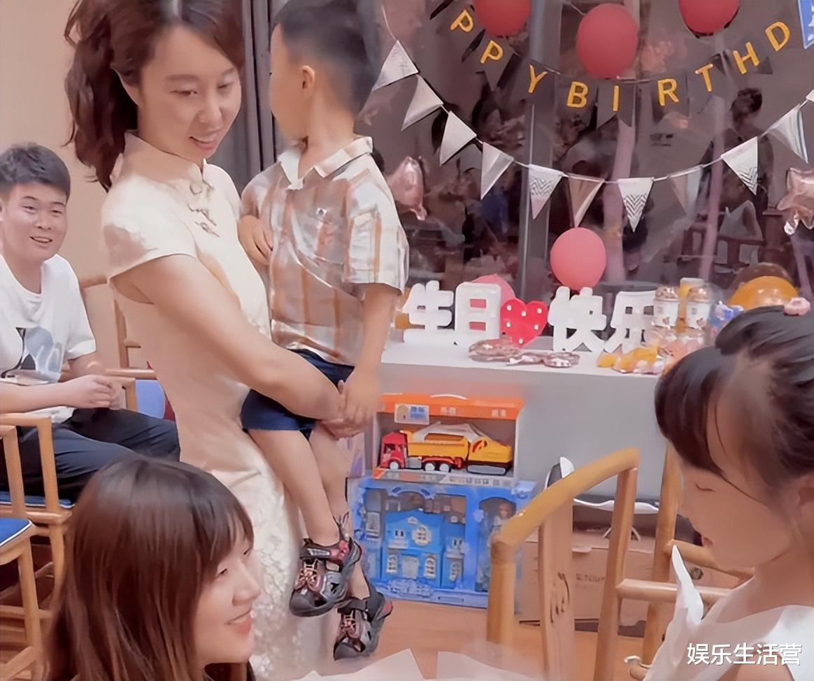 |悦悦过7岁生日，田静办party摆生日宴庆祝，许妈姚爸低调现身