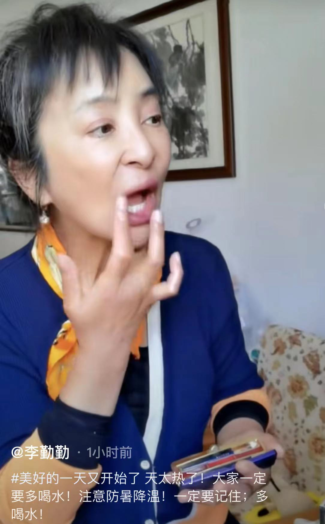 李勤勤|59岁李勤勤陷整容风波，头发花白被指认不出，曾3嫁老外至今单身