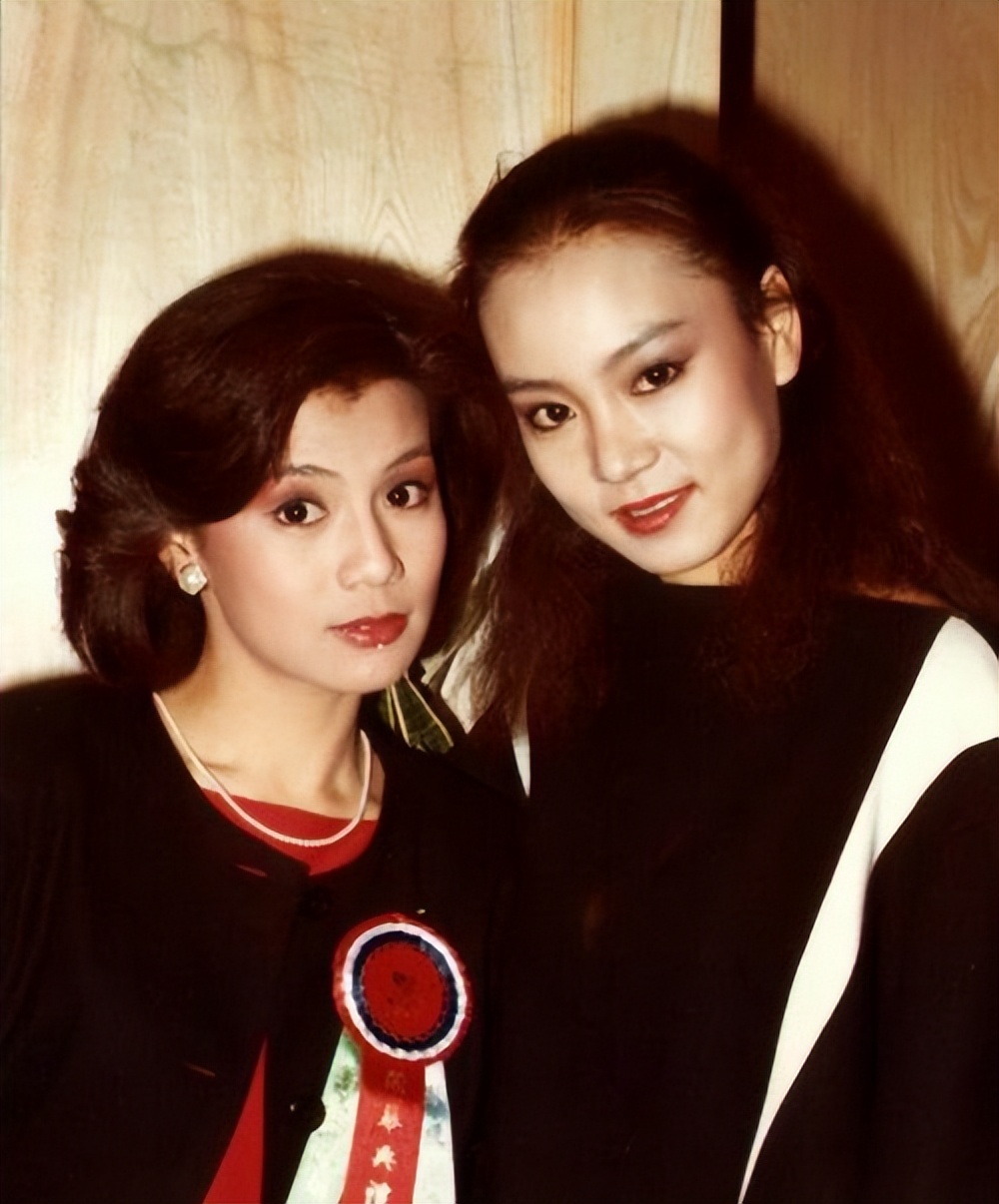 王文绮|80后的港风梦，刘雪华一枝独秀，柔情穿搭一眼万年，知性典范