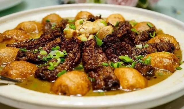 东北小伙到江苏旅游,点4道菜,结账时不敢相信,店老板:没坑人