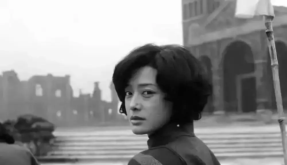 秦岚|43岁女星因身材火上热搜!网友:怪不得能当“绿茶鼻祖”!