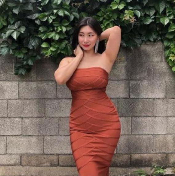 选美|选美冠军找小男友，因14岁年龄差被嘲讽