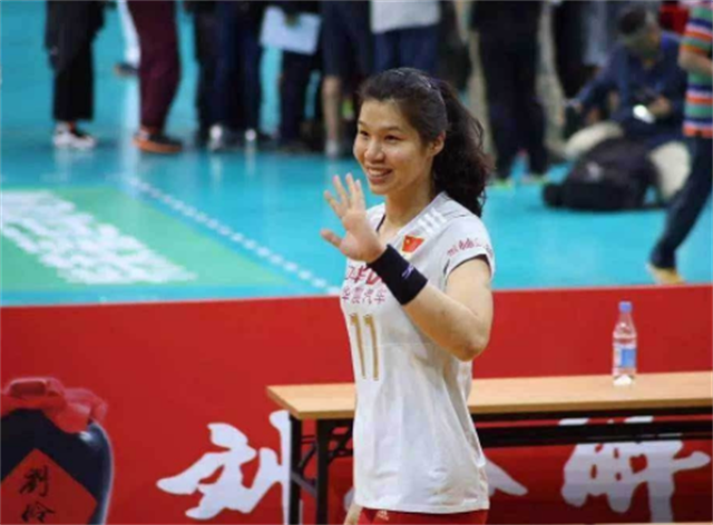 徐云丽|女排副攻徐云丽：母亲\洋飘\7年还债，退役后成为郎平得力助手