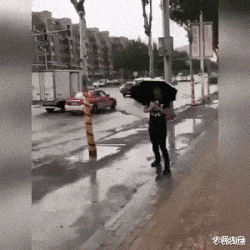 “25岁小伙被40岁阿姨老牛吃嫩草,关键是还很美!”这波赚大了啊