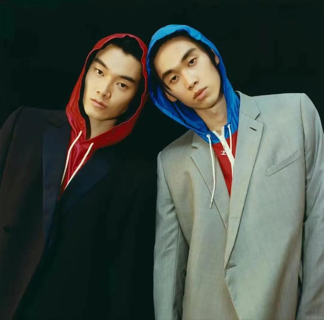 林子濠|林依轮长子国外生活惬意,与外籍女友当众搂抱,穿衣风格太过火辣