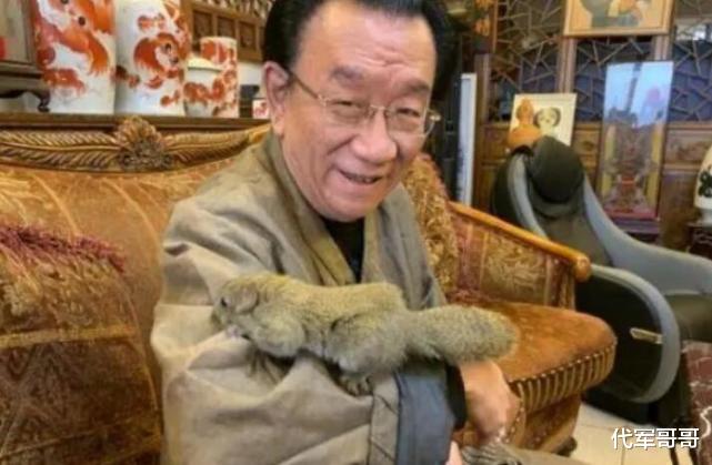 侯耀华|76岁著名演员侯耀华：抢弟弟遗产，与女徒弟闹绯闻，接假广告被吐槽