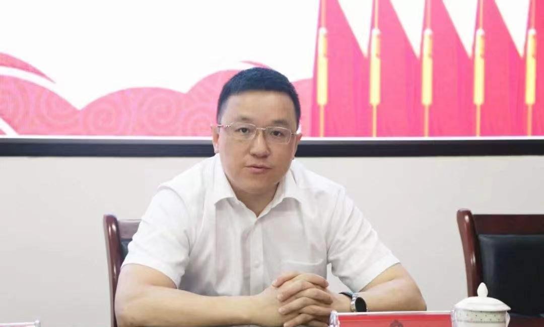 成都|成都两干部不雅聊天后续:有关部门介入调查,疑似男领导简历下架