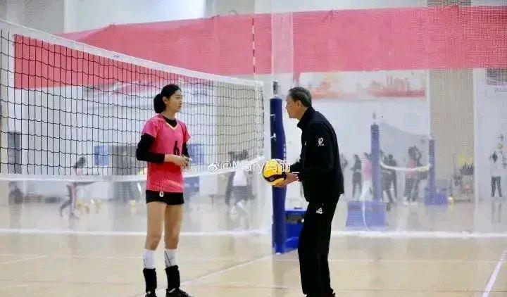 江苏女排|老帅郑宗源为江苏女排保驾护航 他曾带领丁霞“打哭”李盈莹