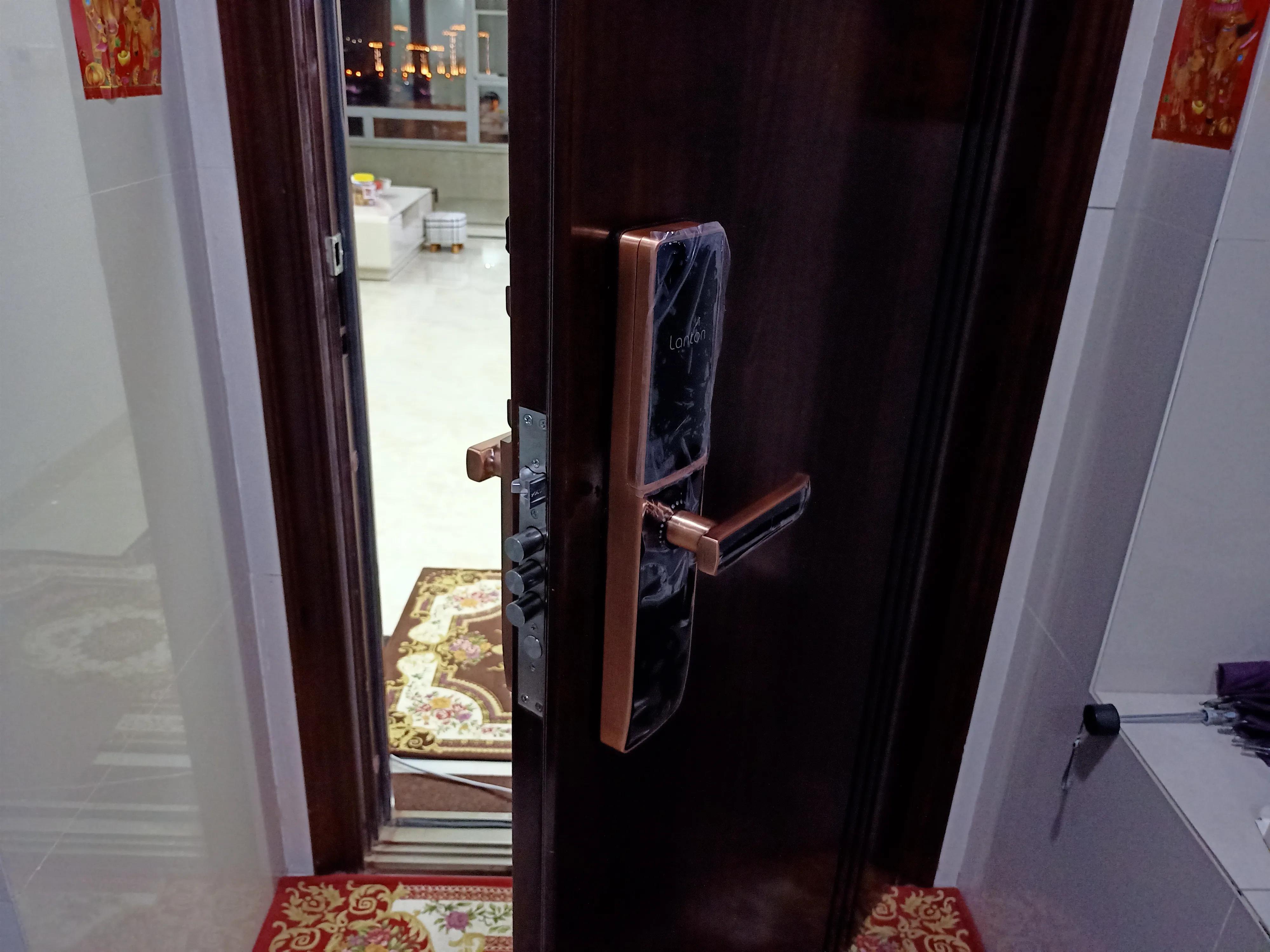 警惕！看似不起眼的指纹门锁太可怕了，用着真的安全吗？