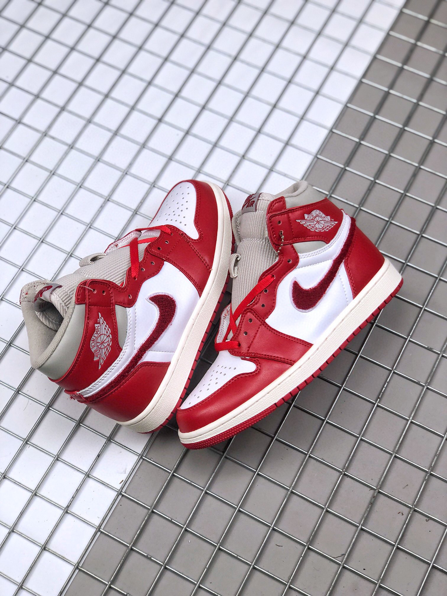 Air Jordan 1 High OG WMNS \＂Newstalgia\＂毛绒 白红