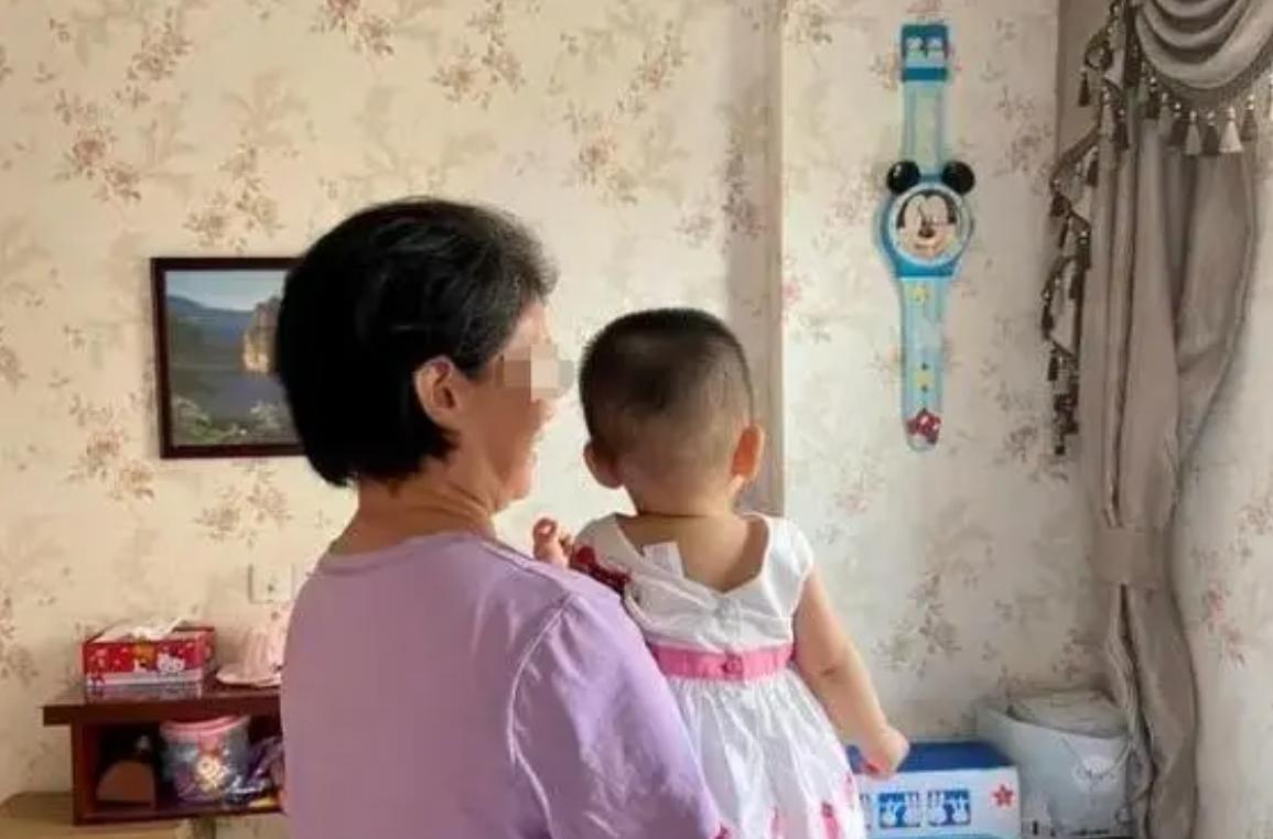 2019年,52岁大妈试管3次冒死生子,时常腰痛难忍,结果怎样?