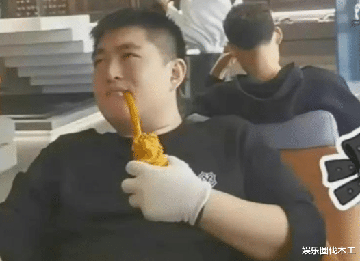 赵本山|赵本山儿子否认啃老！称网友仇富心理太重，260W买狗被批炫富败家