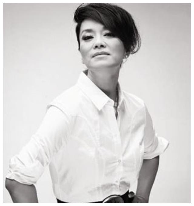 毛阿敏|毛阿敏:39岁嫁解直锟,婚后连生2胎,老公离世留下260亿无法接管