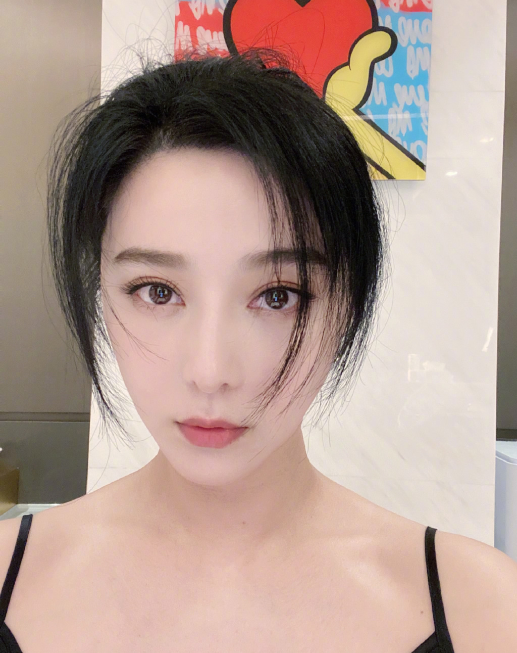 穿衣搭配 人的脸型通常分为几种？瓜子脸鹅蛋脸最符合传统审美，方脸比较酷。