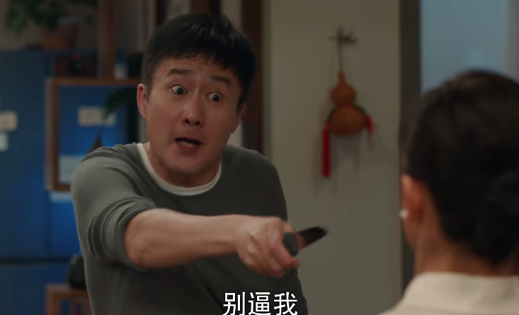 靳东|好家伙!靳东新剧开播就被一二星刷屏,观众弃剧理由出奇一致