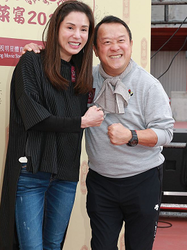 曾志伟|曾志伟带故友遗孀超市购物，两人关系可疑。