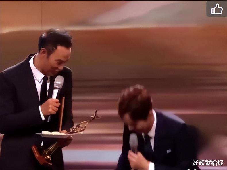 何炅|电视上力挽狂澜的“名场面”,现场有多惨烈,救场就有多漂亮