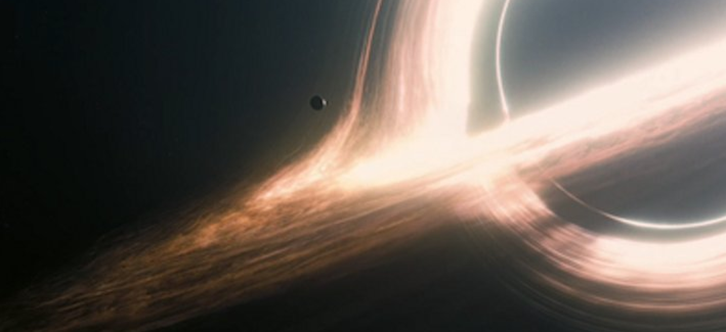 宇宙哈哈镜:黑洞扭曲光线形成多张镜像图像,真的好看!