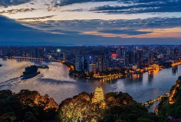 |四川这4个城市值得一去，环境宁静优美，是养老过冬的好去处