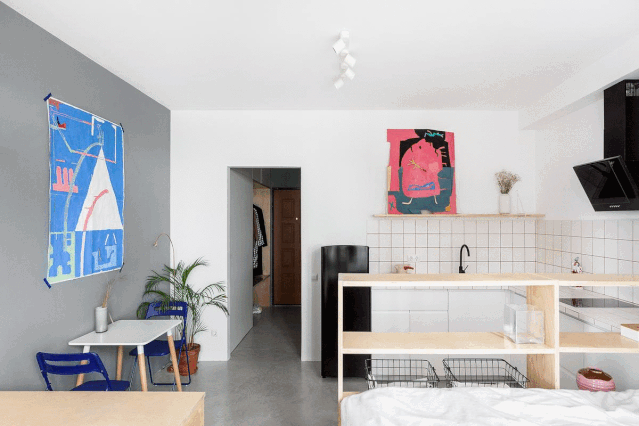 他家26㎡小宅,不买床和衣柜,卧室抬高70公分,收纳堪称模范!