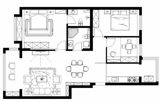 130平欧式三居室,墙纸+护墙板将墙面划分?的?方方正正