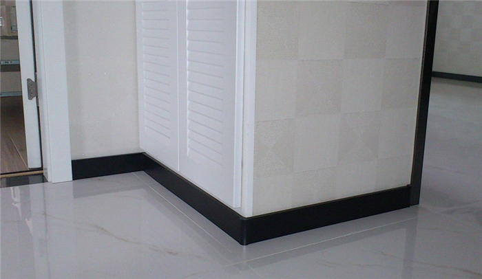 老砖工告诉你:装修时踢脚线到底用什么材料最好?肯定不是瓷砖!