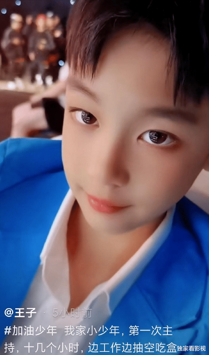 董璇|陈晓儿子眉眼复制爸,董璇女儿神似妈,10后星二代颜值担当是谁?