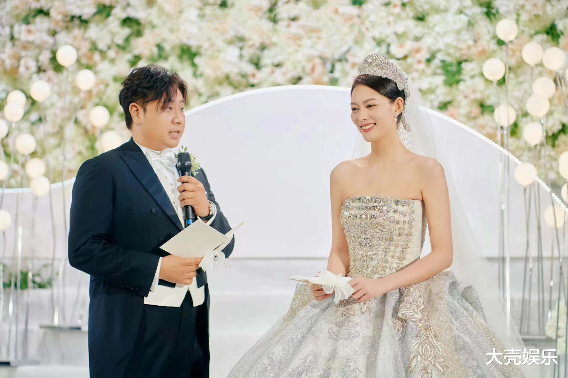 贾玲|大碗娱乐张泰维姬晴结婚，老板贾玲当证婚人，孙越和烧饼到场祝贺