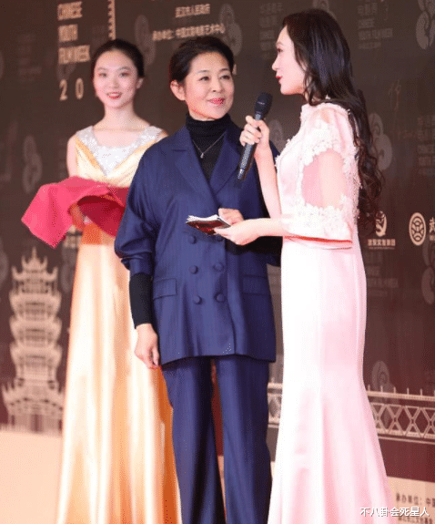 宋佳|60+女星走红毯：穿西装、性感深V，比年轻女星更“大胆”