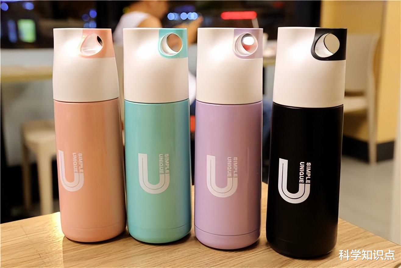 “保温杯”遭央视曝光,热水进“毒水”出,保温杯里的名堂可不小