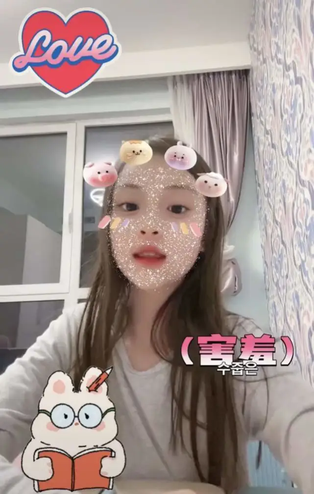 贾云馨|甜馨晒小号发布视频,模样像妈又像爸,落落大方惹人喜欢