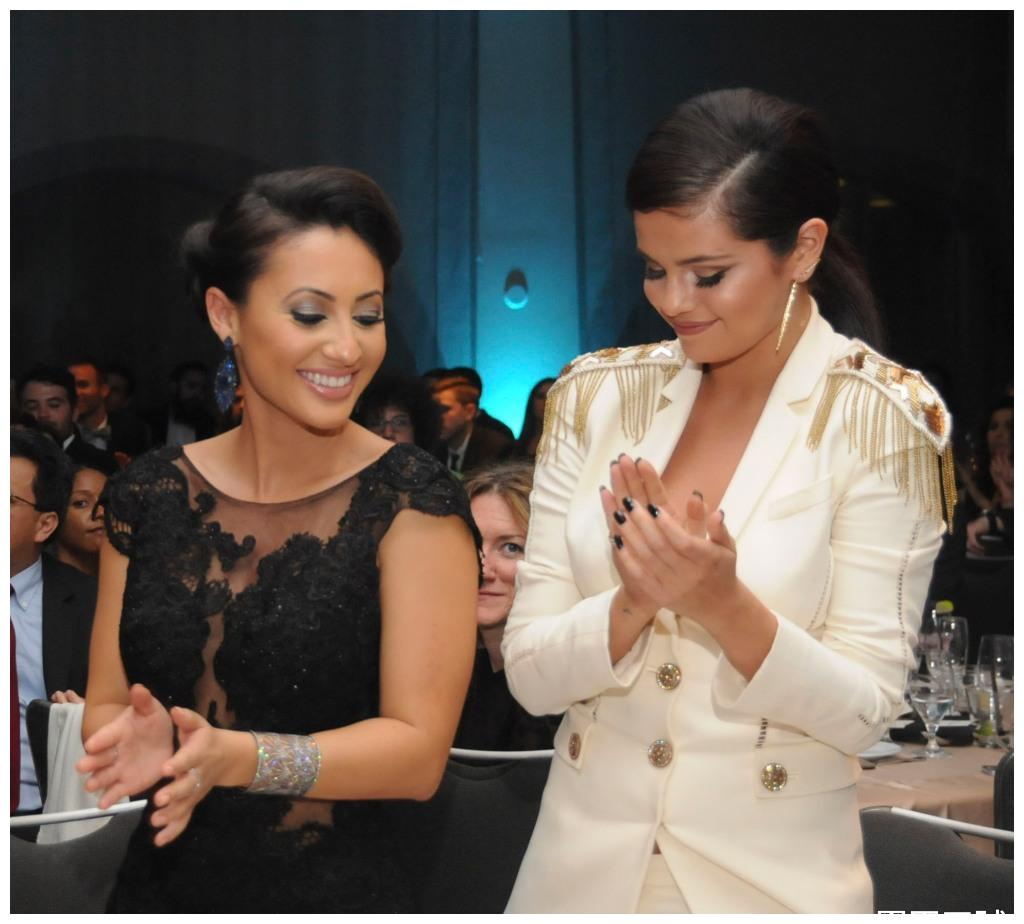 女孩|给我肾的女孩，友谊的小船说翻就翻，风口浪尖上的“傻脸娜”