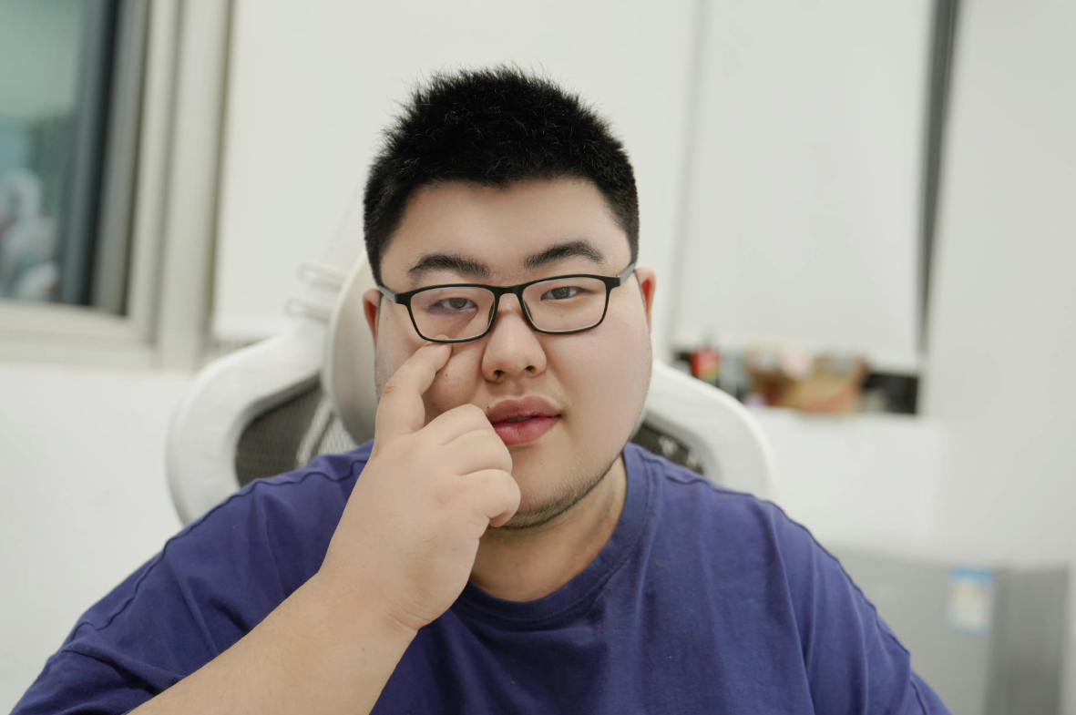 |狼队小胖深夜道歉，热搜第一压力很大，能否继续打职业成未知数