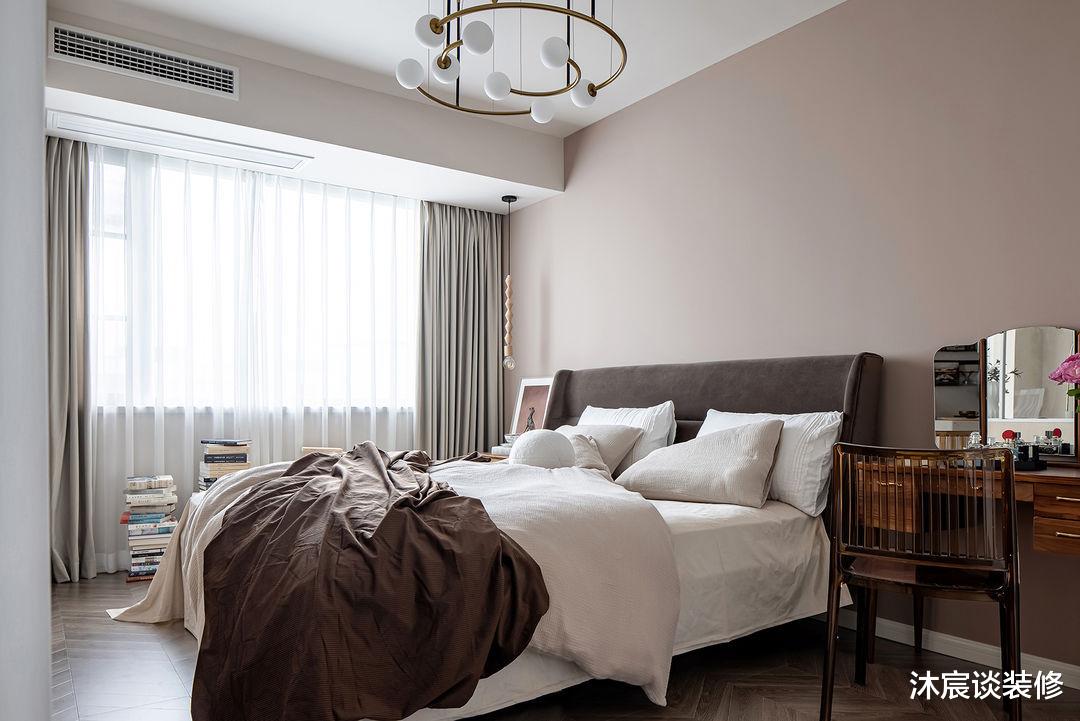 这对大学老师,把餐厅放在阳台就圈了好多粉,再开个天窗,美极了