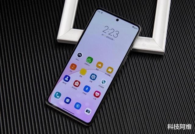 CPU|从2599元跌至1669元，3200万+30倍变焦，一亿像素手机重回低价