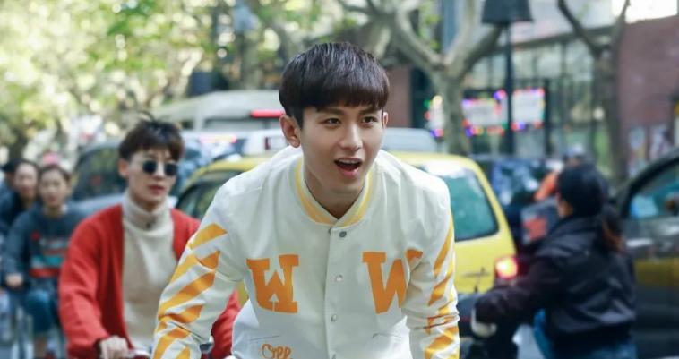 赵丽颖|从小县城出头的8位明星：赵丽颖回村修路，成毅老家3年前才脱贫