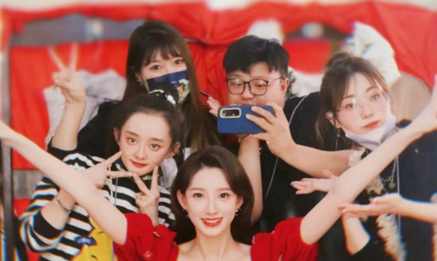 马凡舒|马凡舒在社交平台晒出了春晚台前幕后的花絮照