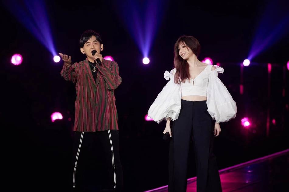 王心凌|甜心教主王心凌演唱会举行 穿短裙热舞大秀好身材