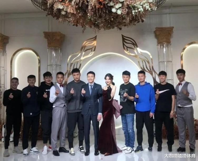 栗鹏|恭喜！又一中超名将大婚，鲁能出品+2次助申花夺冠，新娘颜值超高