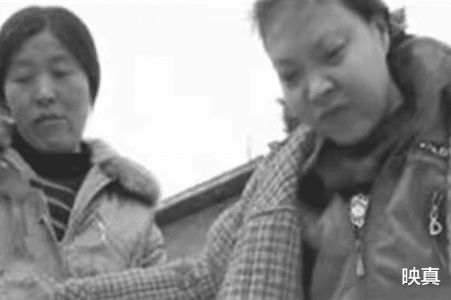 河北女孩被哥哥打2巴掌,“瘫痪”在床20年,监控下其秘密被拆穿