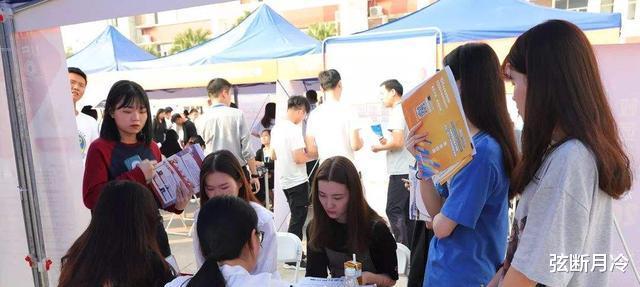 国企|国企校招开宣讲会,入职三年给15万年薪,没有一个学生去报名