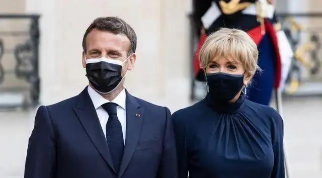 埃马纽埃尔·马克龙|马克龙有多依赖妻子？90分钟不见就要通电话，喜欢触摸她的手指