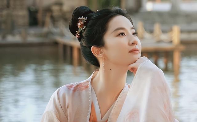 迪丽热巴|暑期档三部顶流大剧接洽,杨紫、迪丽热巴刘亦菲打擂台你看好谁?