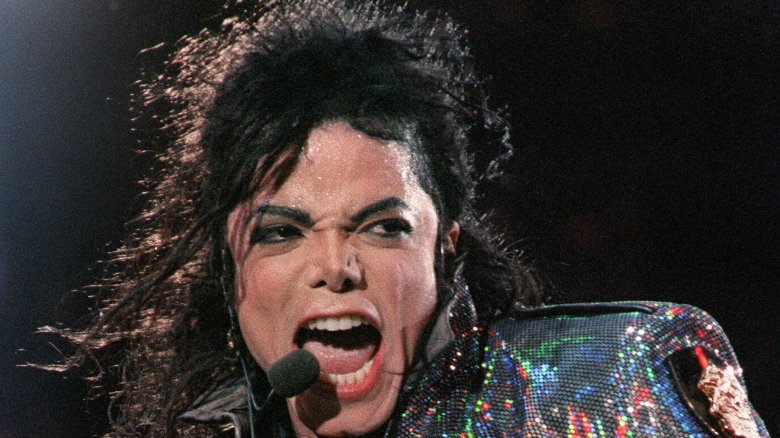 迈克尔·杰克逊|杰克逊：29年前，说起童年往事当众泪崩，用手臂遮住满是泪水的脸