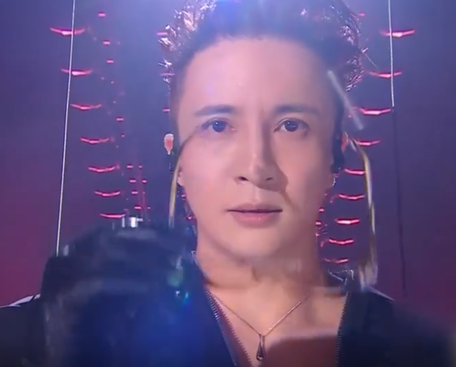 奶茶 跨年夜妆容尴尬现场：虞书欣口红粘牙，任嘉伦高低眉，杨紫妆感重！